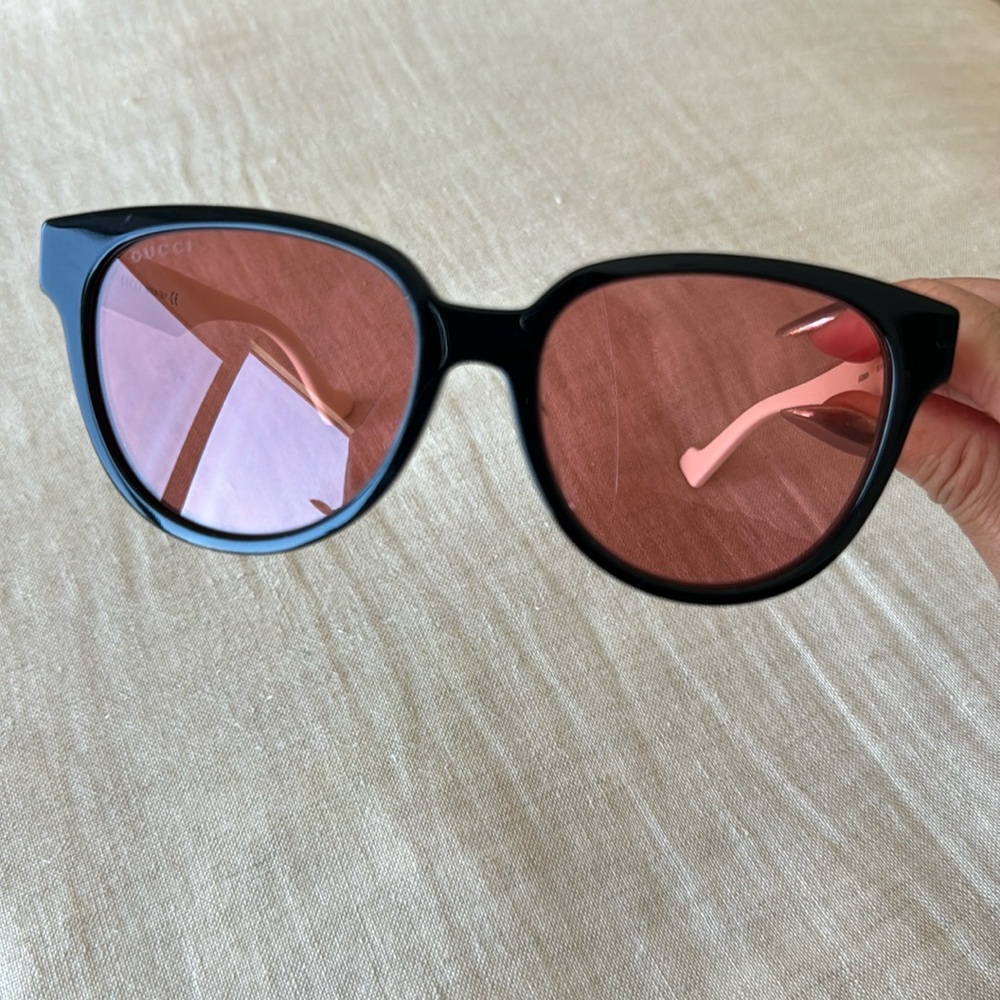 Gucci Oversize Frame Red Lens